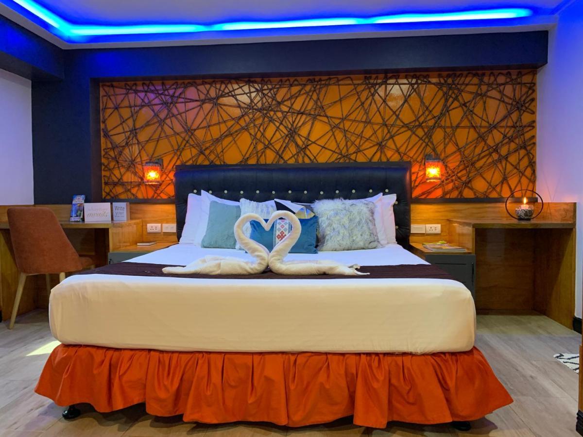 Clockworkorange Luxury Suites 4-Minutes Away To Airport มักตัน ภายนอก รูปภาพ