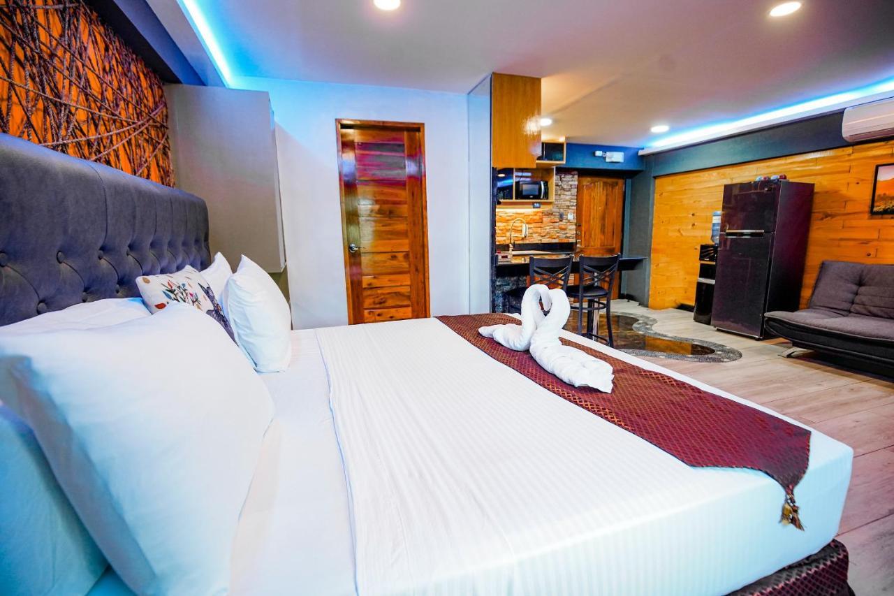 Clockworkorange Luxury Suites 4-Minutes Away To Airport มักตัน ภายนอก รูปภาพ