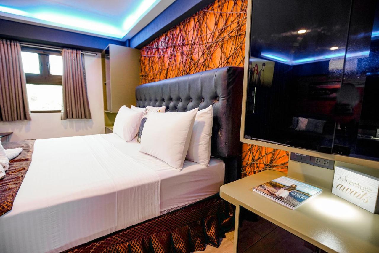 Clockworkorange Luxury Suites 4-Minutes Away To Airport มักตัน ภายนอก รูปภาพ